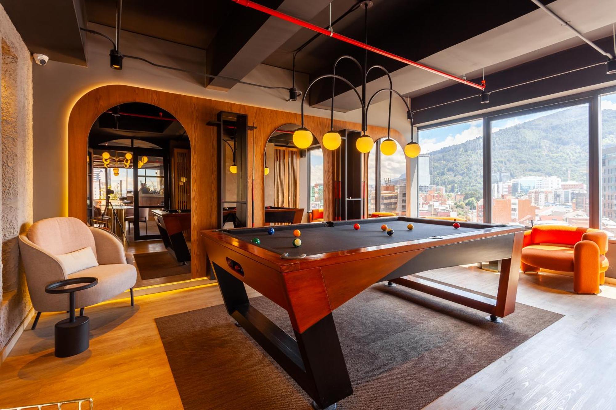 Luxury Ultramodern In Club House With Pool *